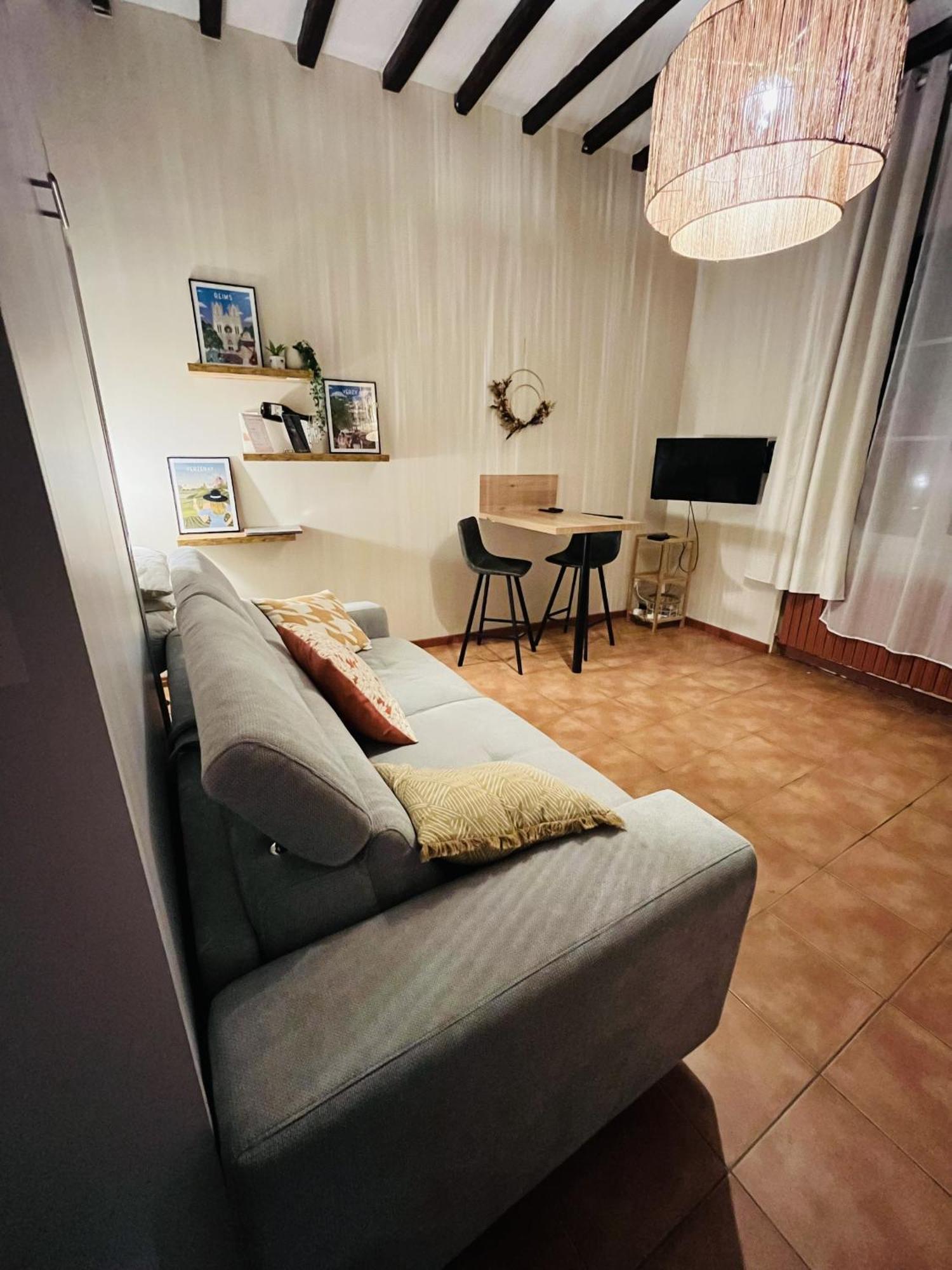 Logement, Plein Centre Du Village De Verzy Exteriör bild