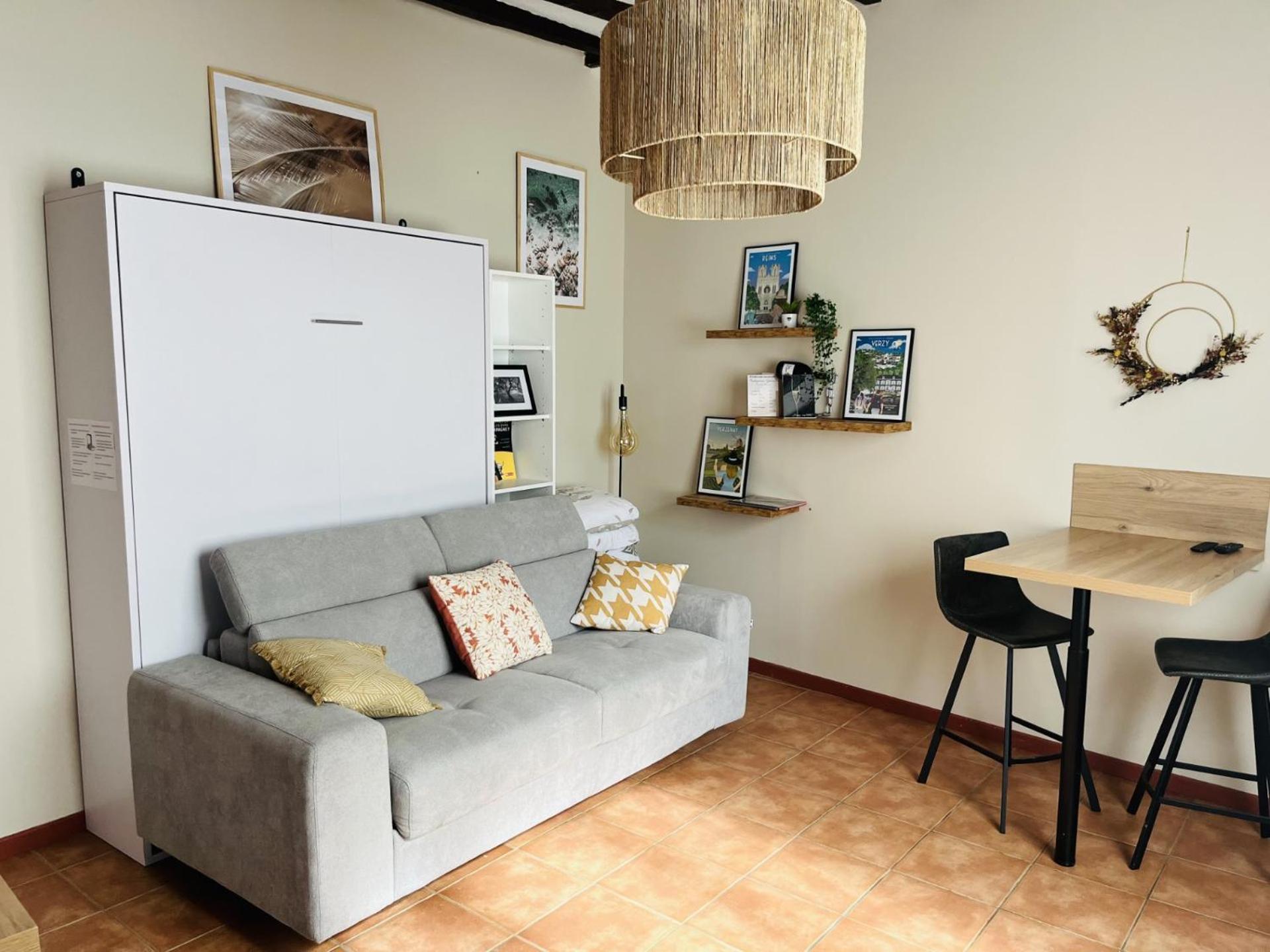 Logement, Plein Centre Du Village De Verzy Exteriör bild