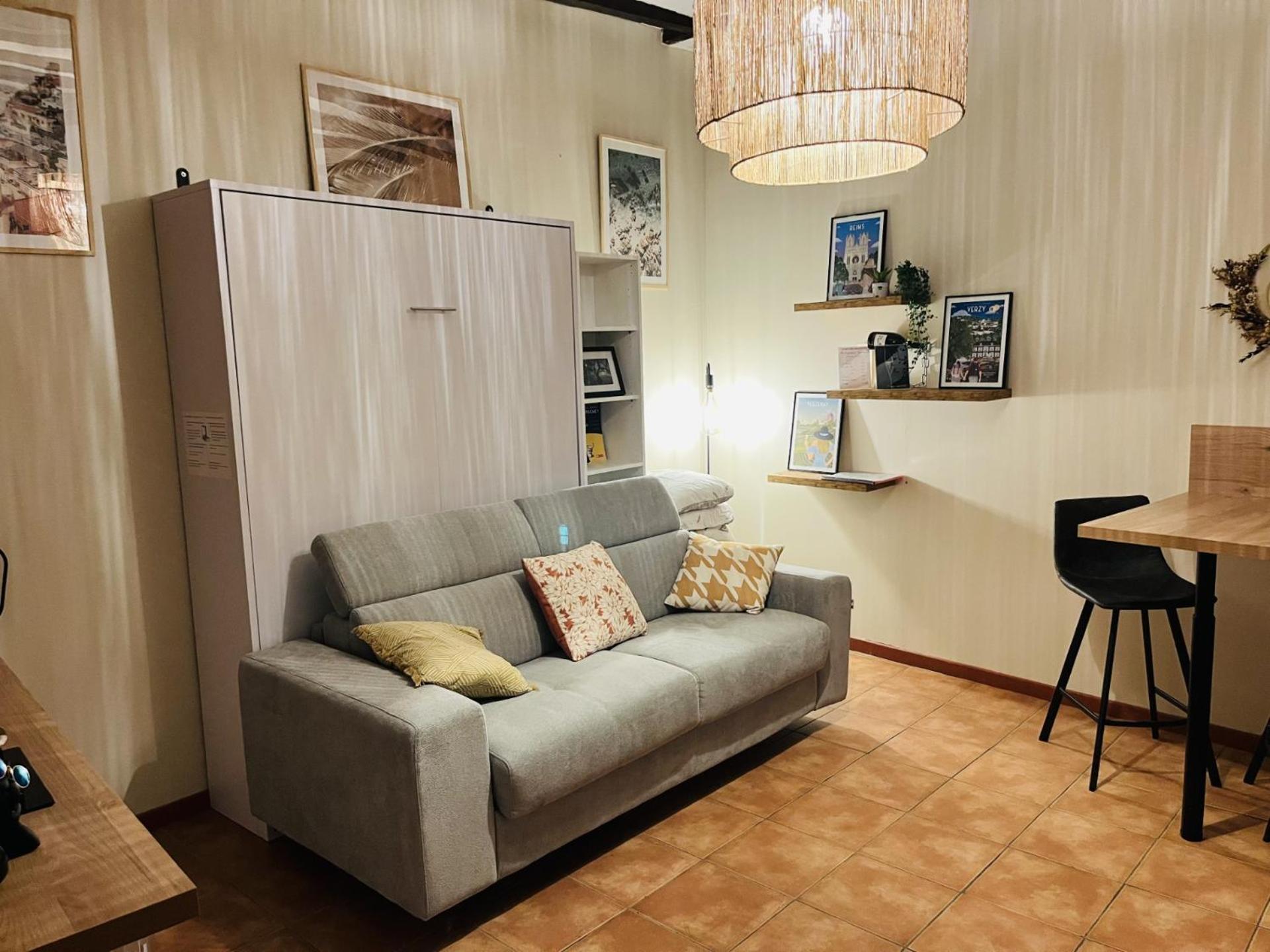 Logement, Plein Centre Du Village De Verzy Exteriör bild